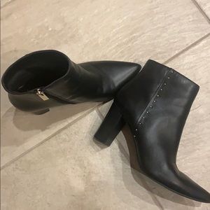 (NEVER BEEN WORN) Bandolino booties